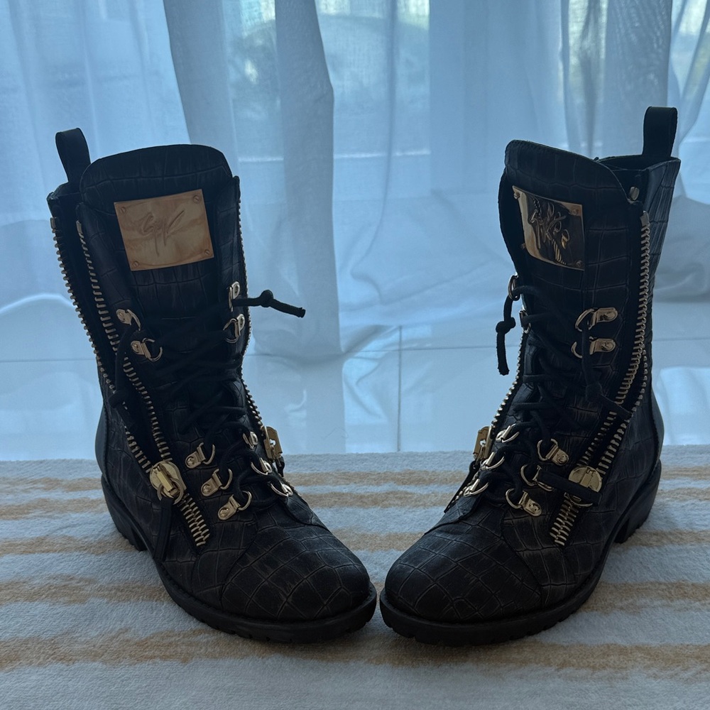 Giuseppe Zanotti brown crocodile-embossed leather combat boots gold logo 37.5